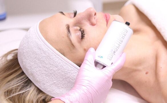 Endosphere therapy for the skin of the face for a rejuvenating effect